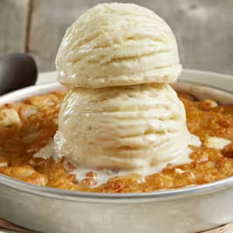 BJ's White Chocolate Macadamia Nut Pizookie